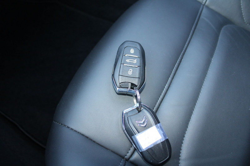 Photo 16 de l'offre de CITROEN C5 X HYBRID ETENSE 225CV SHINE RECHARGEABLE EAT8 BOITE AUTO CAMÃRA CUIR FULL LEDS ABS à 23990€ chez Bougel transactions