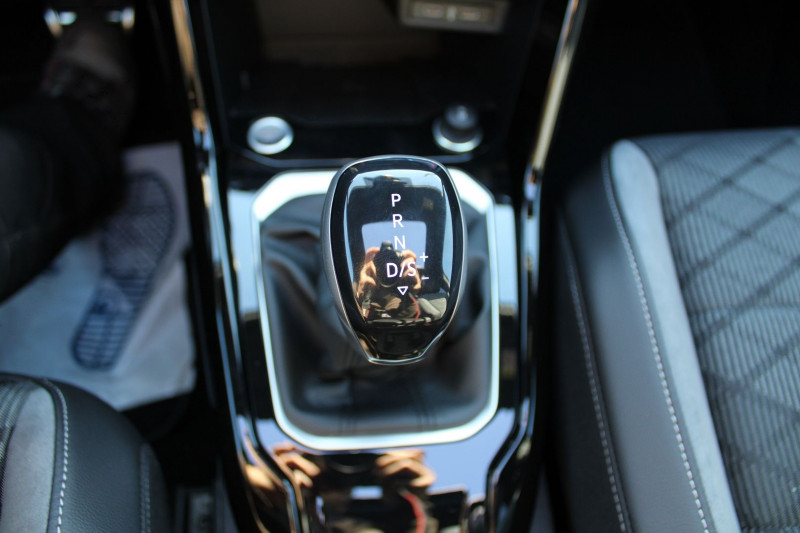 Photo 16 de l'offre de VOLKSWAGEN T-ROC II 2L TDI 150 CV R-LINE DSG7 BOITE AUTO CAMÃRA GPS FULL LEDS JANTES 19 TOIT OUVRANT à 38900€ chez Bougel transactions