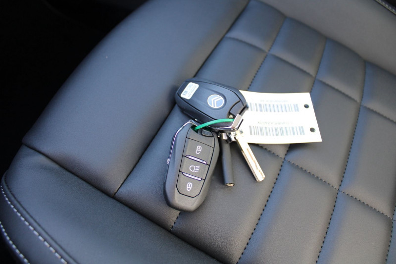 Photo 16 de l'offre de CITROEN C4 PHASE 5 MAX HYBRID 145 EAT8 BOITE AUTO CAMÃRA GRAND GPS 3D BLUETOOTH JA18 CUIR FULL LEDS à 24900€ chez Bougel transactions