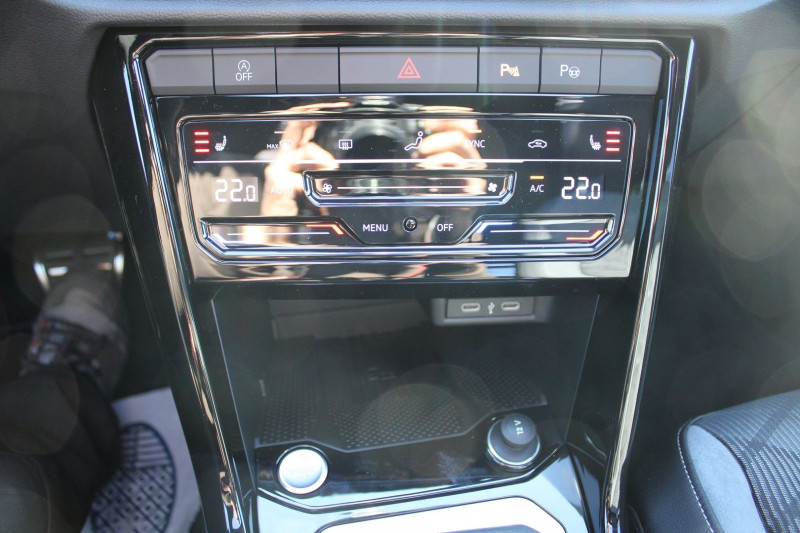 Photo 13 de l'offre de VOLKSWAGEN T-ROC II 2L TDI 150 CV R-LINE DSG7 BOITE AUTO CAMÃRA GPS FULL LEDS JANTES 19 TOIT OUVRANT à 38900€ chez Bougel transactions