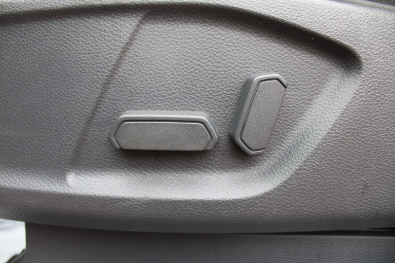 Photo 12 de l'offre de FORD RANGER 3L2 WILDTRAK 200 TDCI DIESEL BOITE AUTO RÃGULATEUR BLUETOOTH CAMÃRA GPS ATTELAGE à 29500€ chez Bougel transactions