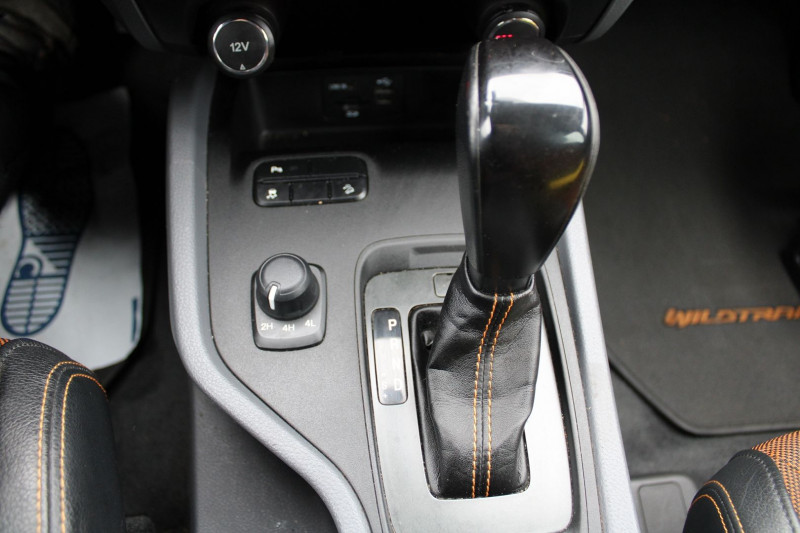 Photo 17 de l'offre de FORD RANGER 3L2 WILDTRAK 200 TDCI DIESEL BOITE AUTO RÃGULATEUR BLUETOOTH CAMÃRA GPS ATTELAGE à 29500€ chez Bougel transactions