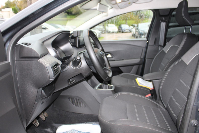 Photo 9 de l'offre de DACIA SANDERO 4 CONFORT 90 CV TCE TURBO BV.6  CAMÃRA GPS USB BLUETOOTH RÃGULATEUR CLIM AUTO à 13200€ chez Bougel transactions
