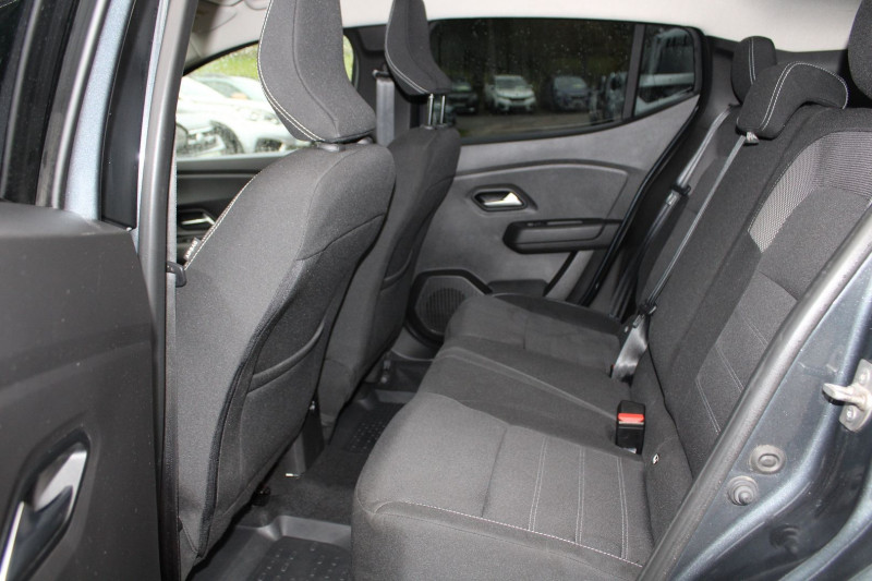 Photo 10 de l'offre de DACIA SANDERO 4 CONFORT 90 CV TCE TURBO BV.6  CAMÃRA GPS USB BLUETOOTH RÃGULATEUR CLIM AUTO à 13200€ chez Bougel transactions