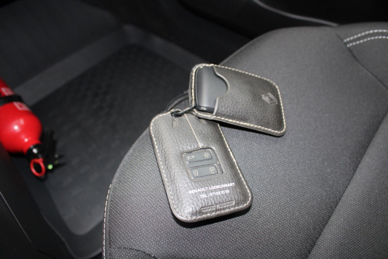 Photo 15 de l'offre de DACIA SANDERO 4 CONFORT 90 CV TCE TURBO BV.6  CAMÃRA GPS USB BLUETOOTH RÃGULATEUR CLIM AUTO à 13200€ chez Bougel transactions