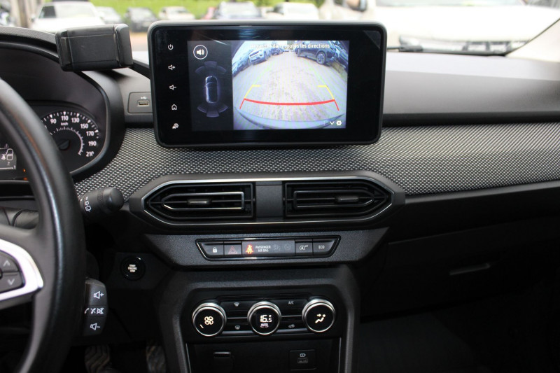 Photo 13 de l'offre de DACIA SANDERO 4 CONFORT 90 CV TCE TURBO BV.6  CAMÃRA GPS USB BLUETOOTH RÃGULATEUR CLIM AUTO à 13200€ chez Bougel transactions
