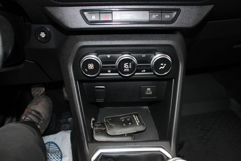 Photo 14 de l'offre de DACIA SANDERO 4 CONFORT 90 CV TCE TURBO BV.6  CAMÃRA GPS USB BLUETOOTH RÃGULATEUR CLIM AUTO à 13200€ chez Bougel transactions