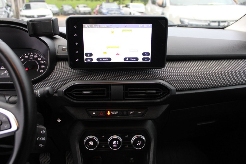 Photo 12 de l'offre de DACIA SANDERO 4 CONFORT 90 CV TCE TURBO BV.6  CAMÃRA GPS USB BLUETOOTH RÃGULATEUR CLIM AUTO à 13200€ chez Bougel transactions