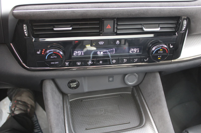 Photo 15 de l'offre de NISSAN QASHQAI VI N-DESIGN E-POWER 190 CV HYBRIDE GPS 3D I-COKPIT TOIT PANO JA 20 BOITE AUTO CVT à 34990€ chez Bougel transactions