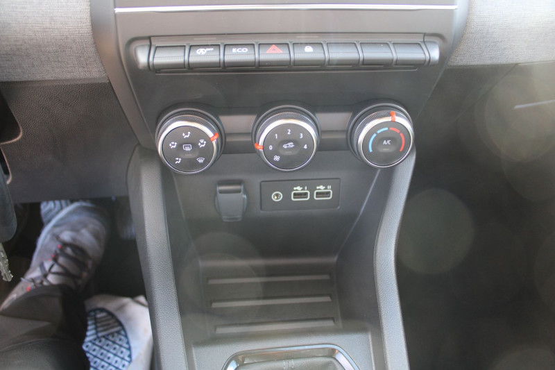 Photo 13 de l'offre de RENAULT CLIO VI BLUE DCI 100 CV EVOLUTION GPS CARPLAY CAMÃRA I-COKPIT USB BLUETOOTH RÃGULATEUR à 20900€ chez Bougel transactions