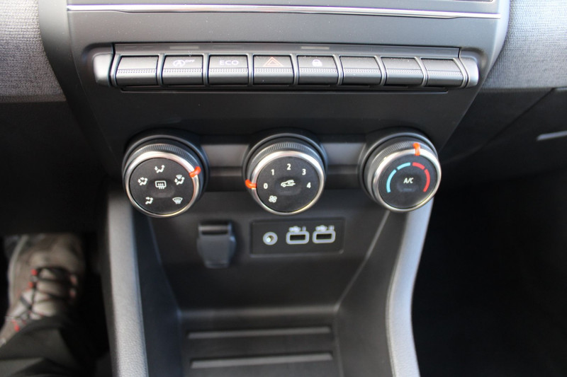 Photo 18 de l'offre de RENAULT CLIO VI BLUE DCI 100 CV EVOLUTION GPS CARPLAY CAMÃRA I-COKPIT USB BLUETOOTH RÃGULATEUR à 20900€ chez Bougel transactions