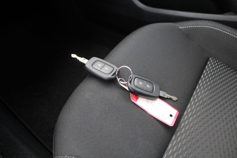 Photo 18 de l'offre de DACIA DUSTER III CONFORT LUXE 1L5 DCI 95 CAMÃRA GPS USB RÃGULATEUR BLUETOOTH CLIMAT LEDS ATTELAGE à 16900€ chez Bougel transactions