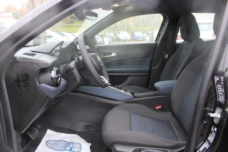 Photo 9 de l'offre de ALFA ROMEO JUNIOR IBRIDA 145 CV HYBRIDE GPS 3D CAMÃRA RE JA 17 I-COKPIT FULL LED BOITE AUTO DCT-6 à 27900€ chez Bougel transactions