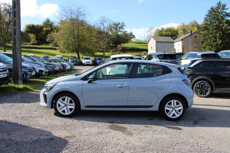 Photo 5 de l'offre de RENAULT CLIO VI BLUE DCI 100 CV EVOLUTION GPS CARPLAY CAMÃRA I-COKPIT USB BLUETOOTH RÃGULATEUR à 20900€ chez Bougel transactions