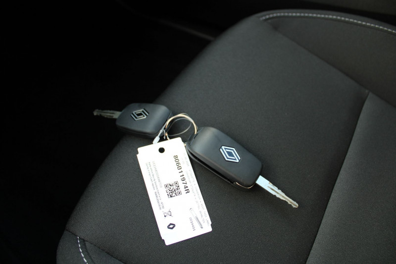 Photo 14 de l'offre de RENAULT CLIO VI BLUE DCI 100 CV EVOLUTION GPS CARPLAY CAMÃRA I-COKPIT USB BLUETOOTH RÃGULATEUR à 20900€ chez Bougel transactions