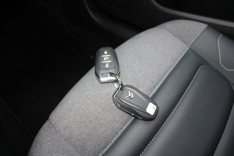 Photo 17 de l'offre de CITROEN C4 X BLUE HDI 130 CV MAX GPS 3D CAMÃRA USB JA 18 FULL LED I-COKPIT BOITE AUTO EAT-8 à 23990€ chez Bougel transactions