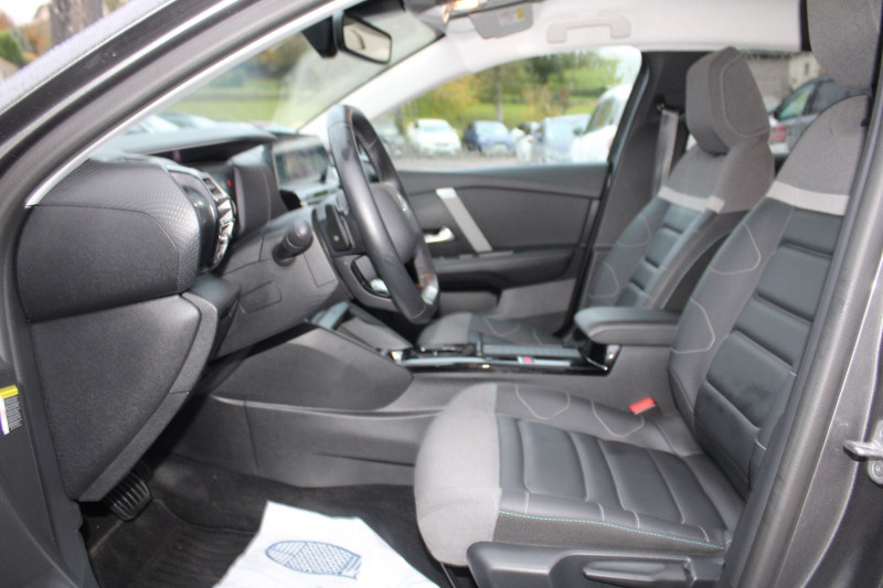 Photo 8 de l'offre de CITROEN C4 X BLUE HDI 130 CV MAX GPS 3D CAMÃRA USB JA 18 FULL LED I-COKPIT BOITE AUTO EAT-8 à 23990€ chez Bougel transactions