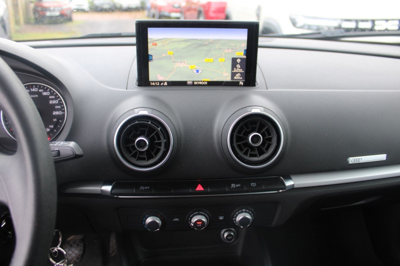 Photo 11 de l'offre de AUDI A3 SPORTBACK TDI 116 CV DESIGN GPS 3D XÃNON+LED CLIM RE AUDIO MP3 JA 18 USB RADAR BLUETOOTH à 16900€ chez Bougel transactions
