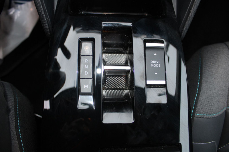 Photo 18 de l'offre de CITROEN C4 X BLUE HDI 130 CV MAX GPS 3D CAMÃRA USB JA 18 FULL LED I-COKPIT BOITE AUTO EAT-8 à 23990€ chez Bougel transactions