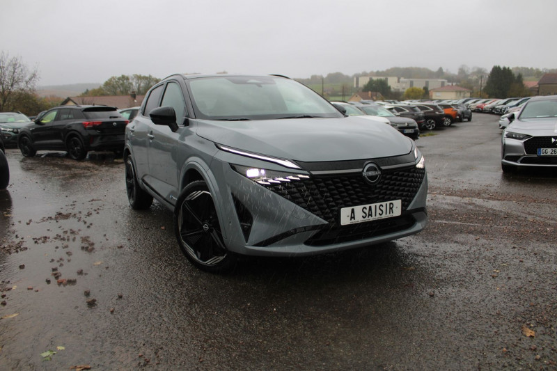 Nissan QASHQAI VI N-DESIGN E-POWER 190 CV HYBRIDE GPS 3D I-COKPIT TOIT PANO JA 20 BOITE AUTO CVT Hybride GRIS / TOIT NOIR Occasion à vendre