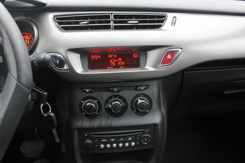 Photo 12 de l'offre de CITROEN C3 II CONFORT 1L4 HDI 70 CV CLIM AUDIO SAT MP3 RÃGULATEUR ROUE DE SECOURS BOITE AUTO à 8990€ chez Bougel transactions