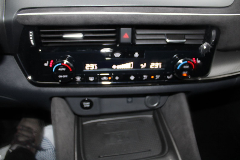 Photo 14 de l'offre de NISSAN QASHQAI VI N-DESIGN E-POWER 190 CV HYBRIDE GPS 3D I-COKPIT TOIT PANO JA 20 BOITE AUTO CVT à 34990€ chez Bougel transactions