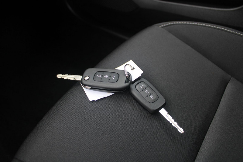 Photo 13 de l'offre de RENAULT CLIO VI EVOLUTION DIESEL BLUEDCI 100 CV BOITE 6V CAMÃRA USB GPS LINK BLUETOOTH FULL LEDS à 20900€ chez Bougel transactions