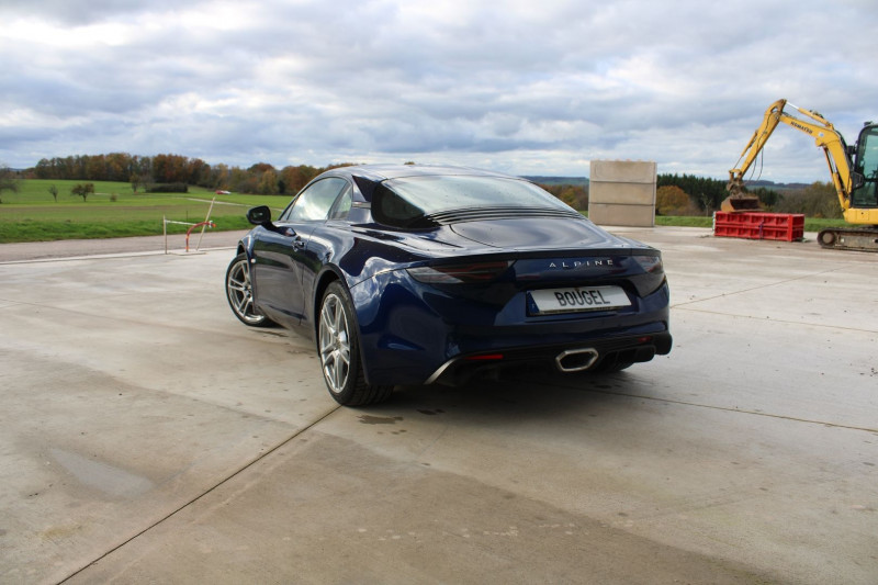 Photo 3 de l'offre de ALPINE A110 SPORT 1L8 TURBO 252 BOITE AUTO +PALETTE GPS CAMÃRA BACQUET FOCAL USB FULL LEDS à 58900€ chez Bougel transactions