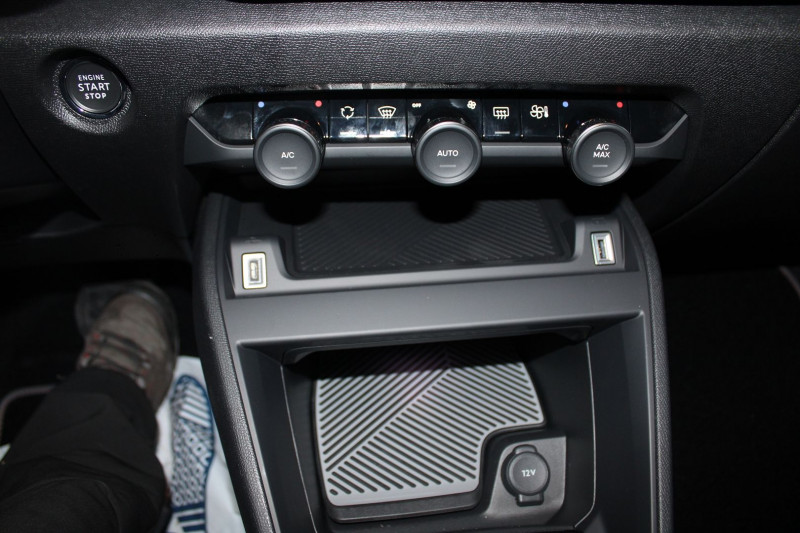 Photo 15 de l'offre de CITROEN C4 PHASE 5 COLLECTION HYBRIDE 145 CV GPS 3D CAMÃRA JA 18 I-COKPIT FULL LED BOITE AUTO DCS-6 à 23990€ chez Bougel transactions