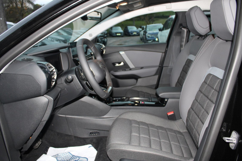 Photo 8 de l'offre de CITROEN C4 PHASE 5 COLLECTION HYBRIDE 145 CV GPS 3D CAMÃRA JA 18 I-COKPIT FULL LED BOITE AUTO DCS-6 à 23990€ chez Bougel transactions