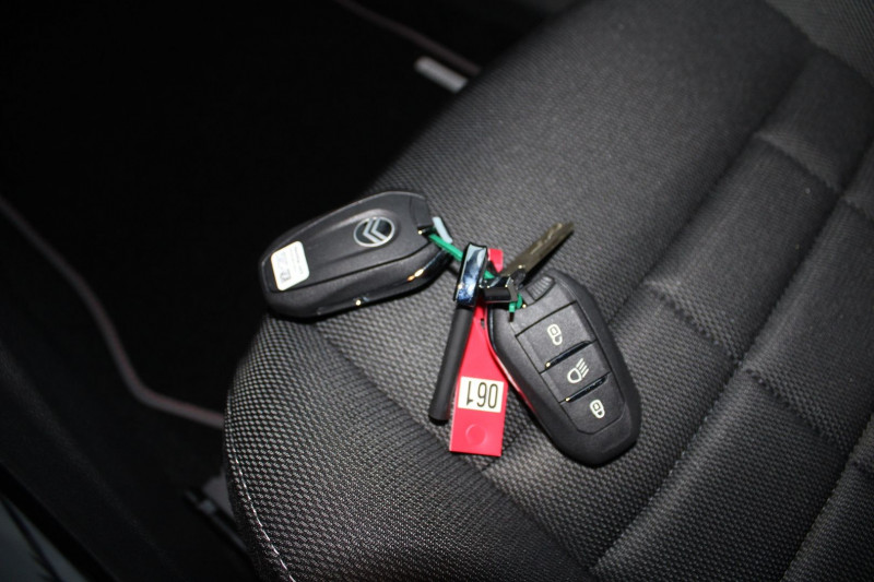 Photo 17 de l'offre de CITROEN C4 PHASE 5 COLLECTION HYBRIDE 145 CV GPS 3D CAMÃRA JA 18 I-COKPIT FULL LED BOITE AUTO DCS-6 à 23990€ chez Bougel transactions