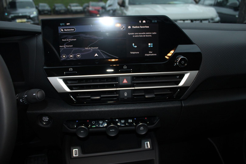 Photo 12 de l'offre de CITROEN C4 PHASE 5 COLLECTION HYBRIDE 145 CV GPS 3D CAMÃRA JA 18 I-COKPIT FULL LED BOITE AUTO DCS-6 à 23990€ chez Bougel transactions