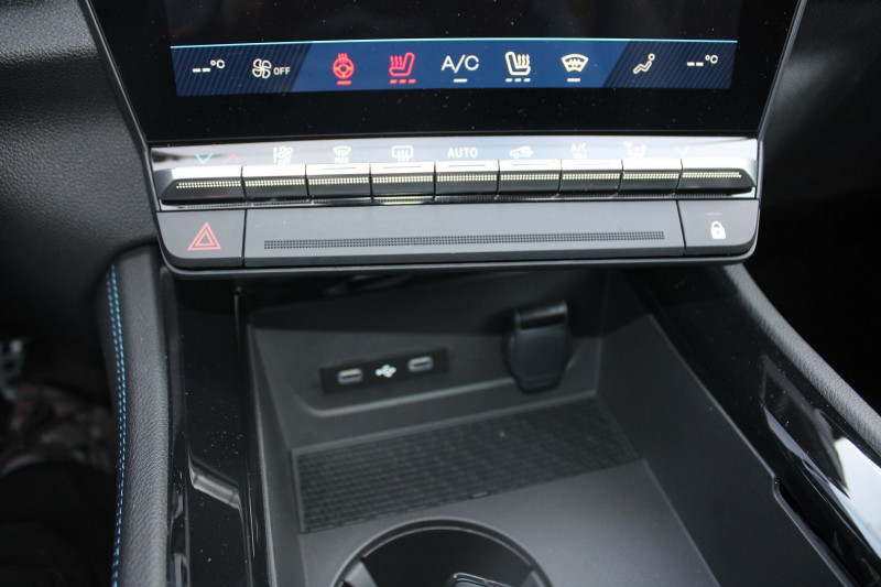 Photo 16 de l'offre de RENAULT AUSTRAL II 200 CV E-TECH HYBRIDE ESPRIT ALPINE CAMÃRA GPS 3D I-COKPIT FULL LED BOITE AUTO à 39500€ chez Bougel transactions