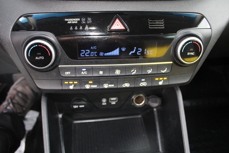 Photo 17 de l'offre de HYUNDAI TUCSON III 1L6 CRDI 115 CV INTUITIVE CAMÃRA GPS USB TOIT OUVRANT PANO ABS JANTES 19 BOITE 6 à 18990€ chez Bougel transactions