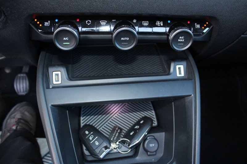 Photo 17 de l'offre de CITROEN C4 PHASE SHINE BLUEHDI 110 CV BOITE 6V DIESEL CUIR TOIT OUVRANT CAMÃRA 360 GPS FULL LEDS à 16990€ chez Bougel transactions