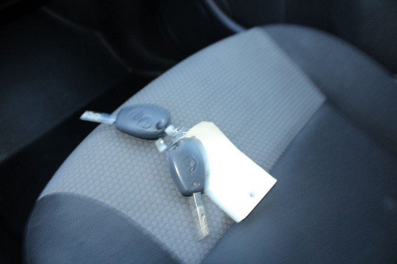 Photo 12 de l'offre de RENAULT KANGOO III EXPRESS AFFAIRE EXTRA R-LINK DCI 90 CV GPS 3D RE RADAR GRIP CONTROL BLUETOOTH RÃGULATEUR à 12990€ chez Bougel transactions