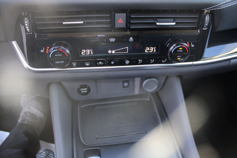 Photo 15 de l'offre de NISSAN QASHQAI 5 N-CONNECTA E-POWER 190 CV HYBRIDE GPS 3D CAMÃRA 360Â° JA 18 I-COKPIT BOITE AUTO à 29990€ chez Bougel transactions