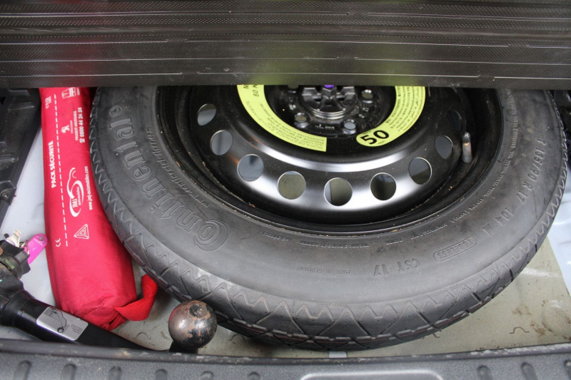 Photo 7 de l'offre de HYUNDAI TUCSON III 1L6 CRDI 115 CV INTUITIVE CAMÃRA GPS USB TOIT OUVRANT PANO ABS JANTES 19 BOITE 6 à 18990€ chez Bougel transactions