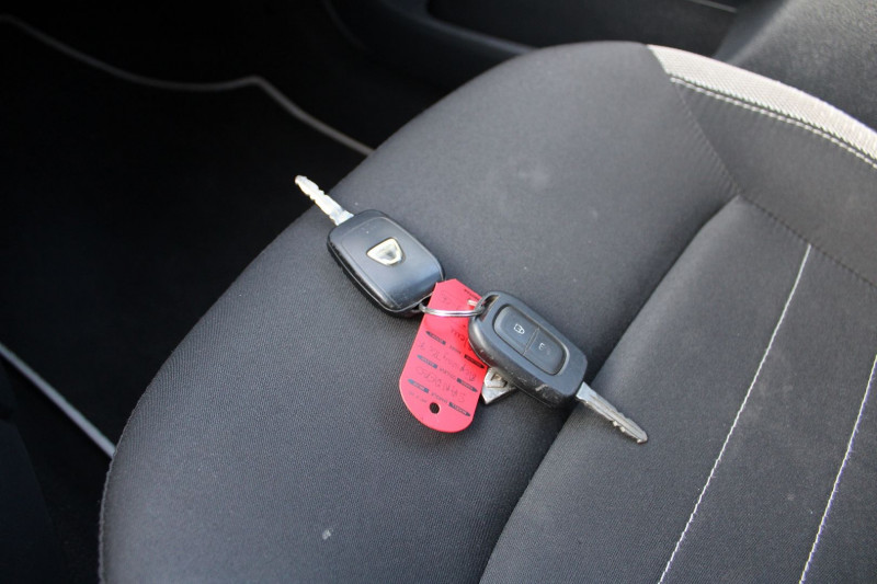 Photo 12 de l'offre de DACIA SANDERO III TCE 90 CV STEPWAY CLIM AUDIO MP3 USB RADAR BLUETOOTH ROUE DE SECOURS RÃGULATEUR à 10990€ chez Bougel transactions