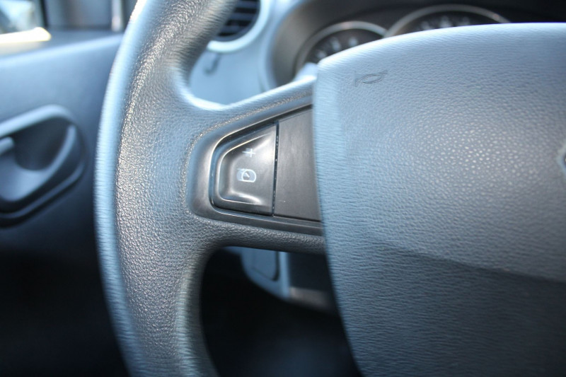 Photo 8 de l'offre de RENAULT KANGOO III EXPRESS AFFAIRE EXTRA R-LINK DCI 90 CV GPS 3D RE RADAR GRIP CONTROL BLUETOOTH RÃGULATEUR à 12990€ chez Bougel transactions