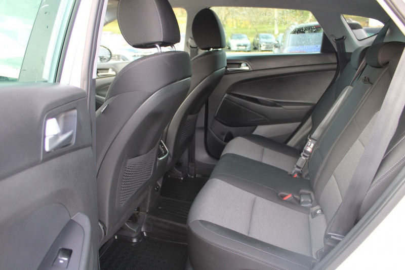 Photo 11 de l'offre de HYUNDAI TUCSON III 1L6 CRDI 115 CV INTUITIVE CAMÃRA GPS USB TOIT OUVRANT PANO ABS JANTES 19 BOITE 6 à 18990€ chez Bougel transactions