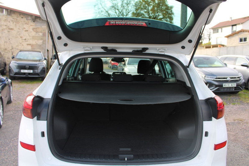 Photo 6 de l'offre de HYUNDAI TUCSON III 1L6 CRDI 115 CV INTUITIVE CAMÃRA GPS USB TOIT OUVRANT PANO ABS JANTES 19 BOITE 6 à 18990€ chez Bougel transactions