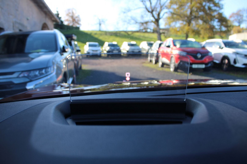 Photo 16 de l'offre de CITROEN C4 PHASE SHINE BLUEHDI 110 CV BOITE 6V DIESEL CUIR TOIT OUVRANT CAMÃRA 360 GPS FULL LEDS à 16990€ chez Bougel transactions