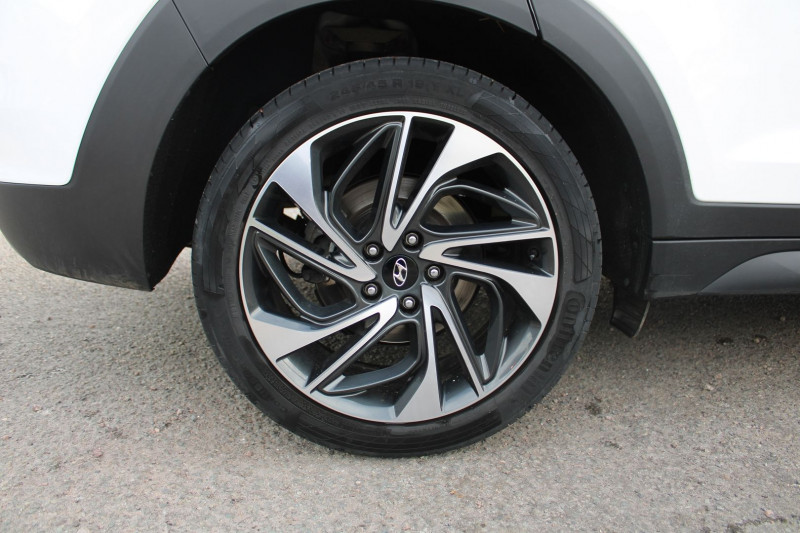 Photo 9 de l'offre de HYUNDAI TUCSON III 1L6 CRDI 115 CV INTUITIVE CAMÃRA GPS USB TOIT OUVRANT PANO ABS JANTES 19 BOITE 6 à 18990€ chez Bougel transactions