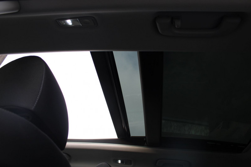 Photo 13 de l'offre de HYUNDAI TUCSON III 1L6 CRDI 115 CV INTUITIVE CAMÃRA GPS USB TOIT OUVRANT PANO ABS JANTES 19 BOITE 6 à 18990€ chez Bougel transactions