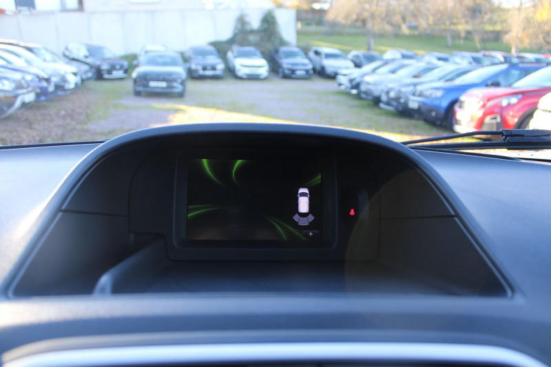 Photo 10 de l'offre de RENAULT KANGOO III EXPRESS AFFAIRE EXTRA R-LINK DCI 90 CV GPS 3D RE RADAR GRIP CONTROL BLUETOOTH RÃGULATEUR à 12990€ chez Bougel transactions