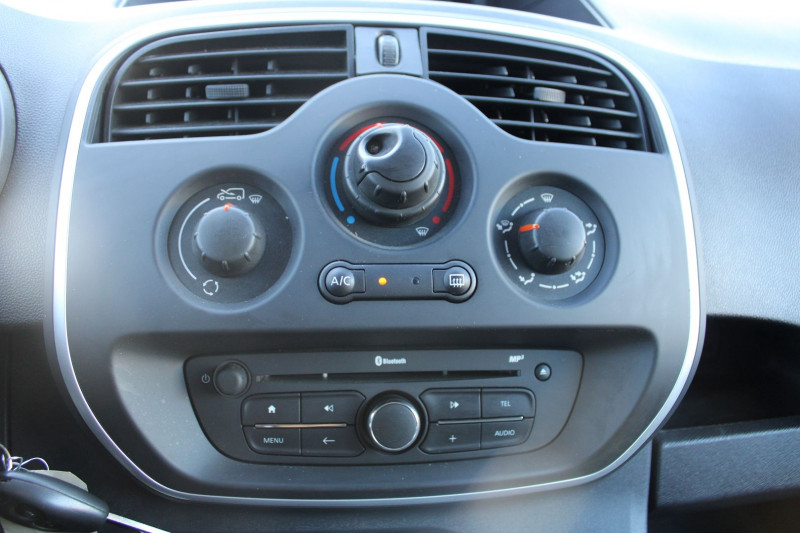 Photo 11 de l'offre de RENAULT KANGOO III EXPRESS AFFAIRE EXTRA R-LINK DCI 90 CV GPS 3D RE RADAR GRIP CONTROL BLUETOOTH RÃGULATEUR à 12990€ chez Bougel transactions
