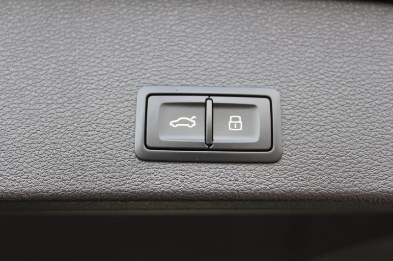 Photo 7 de l'offre de AUDI Q2 S-LINE 35 TFSI 150 CV CAMÃRA FULL LED GPS 3D PK HIVER JA 17 BOITE AUTO S-TRONIC à 27990€ chez Bougel transactions