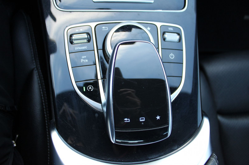 Photo 16 de l'offre de MERCEDES-BENZ CLASSE C (W205) 200 CDI FASCINATION "PACK AMG" GPS 3D CAMÃRA FULL LED USB JA 18 BOITE 7G-TRONIC à 18990€ chez Bougel transactions