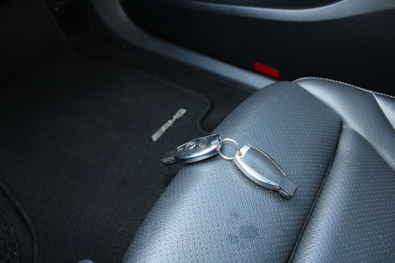 Photo 17 de l'offre de MERCEDES-BENZ CLASSE C (W205) 200 CDI FASCINATION "PACK AMG" GPS 3D CAMÃRA FULL LED USB JA 18 BOITE 7G-TRONIC à 18990€ chez Bougel transactions